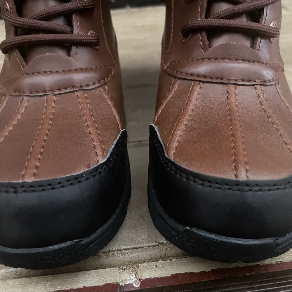 Kids Ugg butte boots size 1 kids